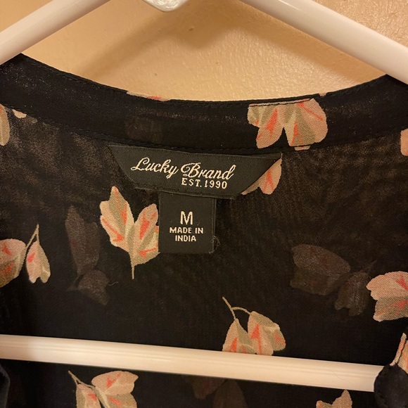 Beautiful and versitile blouse! - Picture 3 of 6